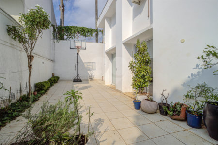 Casa de Vila à venda com 4 suítes em Granja Julieta, São Paulo, SP