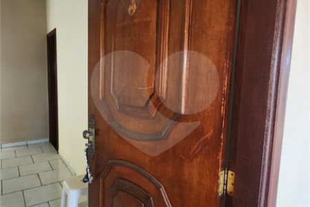 Casa à venda com 4 quartos, sendo 1 suíte, em Jardim Roberto Selmi Dei, Araraquara, SP