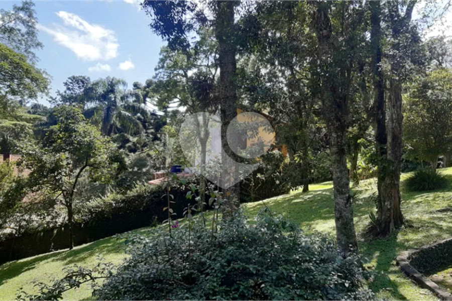 Casa à venda com 3 quartos, sendo 1 suíte, no condomínio Jardim da Monntanha II, Mairiporã - SP