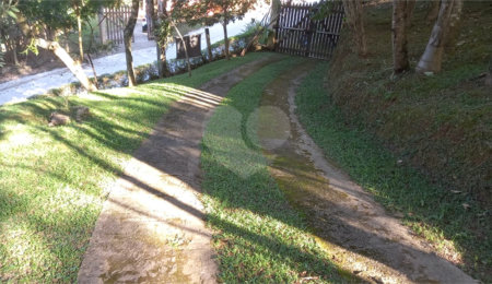 Casa à venda com 4 quartos, sendo 2 suítes, no condomínio Cinco Lagos, Mairiporã - SP