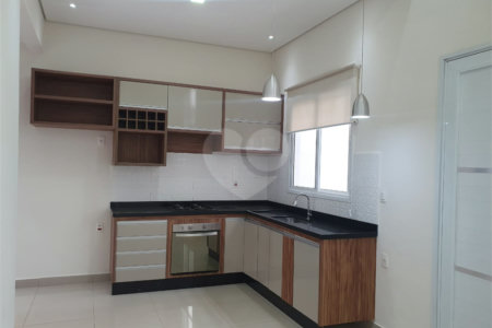 Casa à venda com 3 quartos, sendo 1 suíte, no condomínio Vila Paraty, Indaiatuba - SP