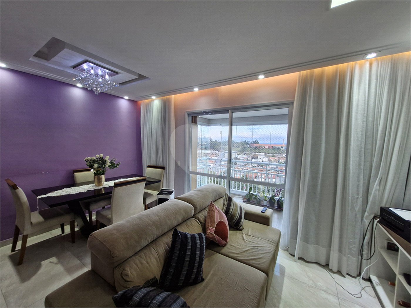 Apartamento à venda com 3 quartos, sendo 1 suíte,  em Vila Suissa, Mogi das Cruzes, SP