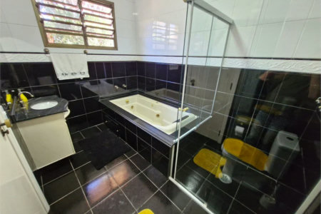 Casa à venda com 4 suítes no condomínio Villa Viana II, Cotia - SP