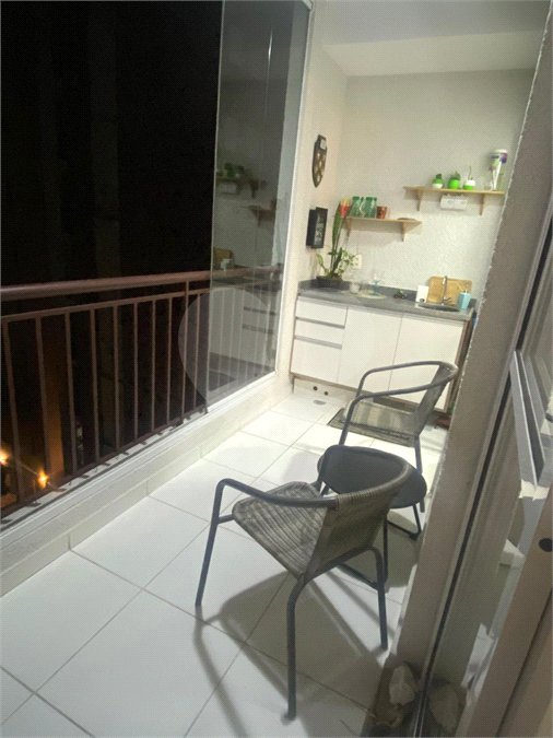 Apartamento à venda com 2 quartos, sendo 1 suíte,  em Jardim Carambeí, São Roque, SP