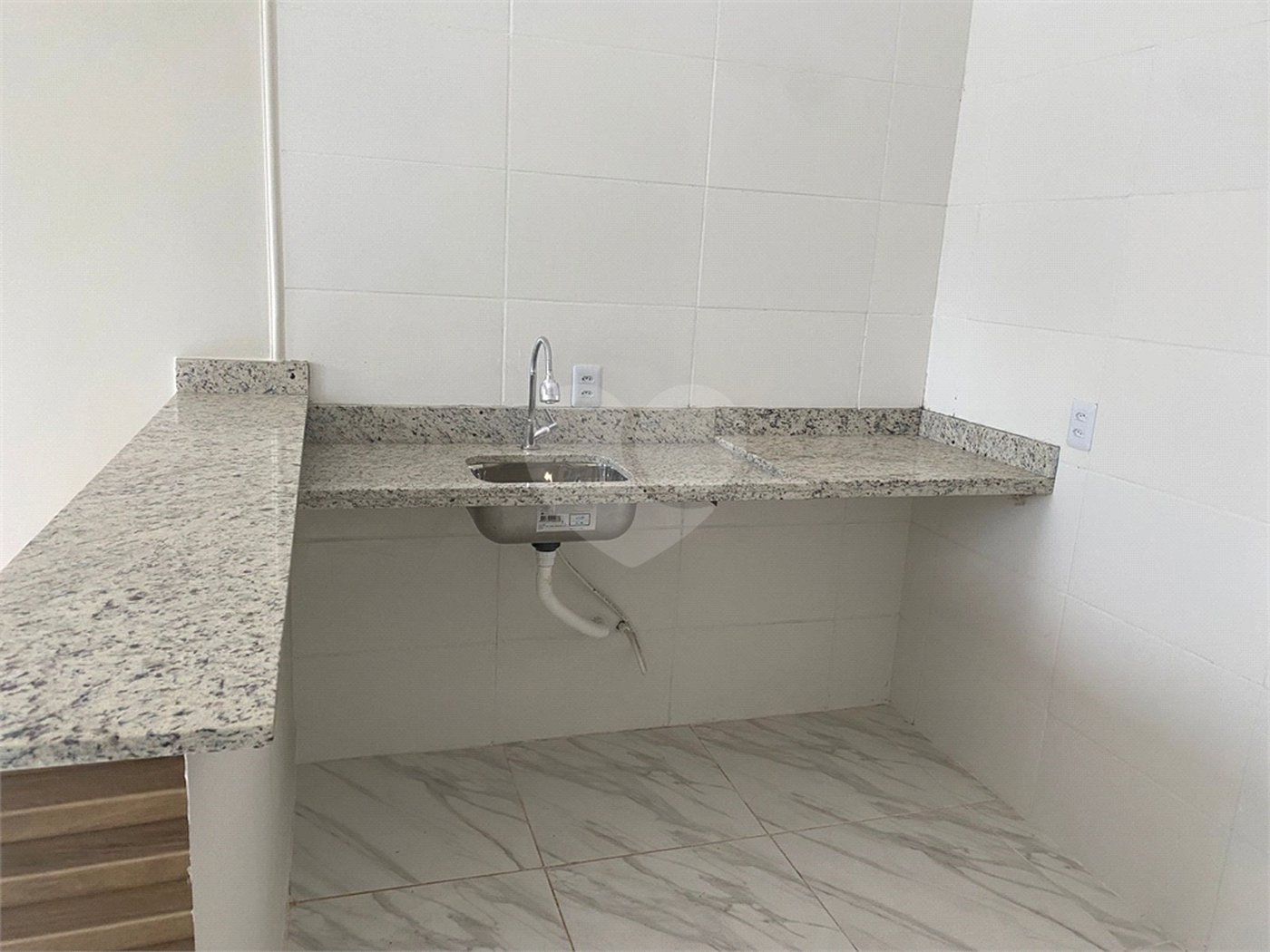 Casa de Vila à venda com 2 quartos em Jardim Santa Marta, Sorocaba, SP