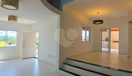 Casa à venda com 3 suítes no condomínio Terras de São Francisco, Vinhedo - SP