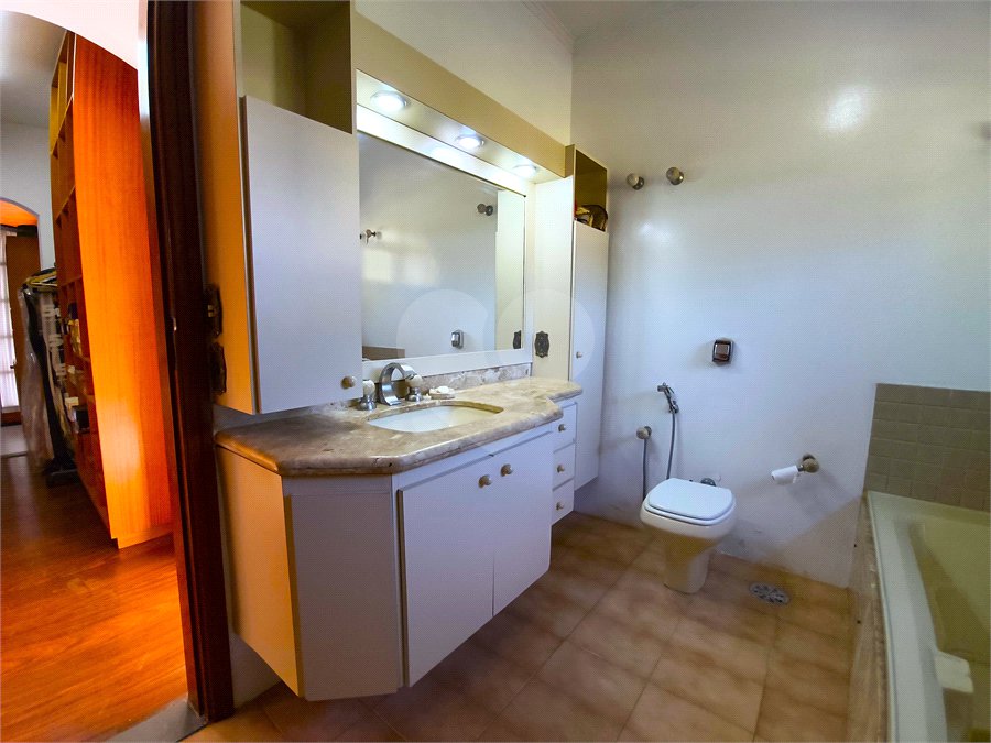 Casa à venda com 4 quartos, sendo 3 suítes,  no condomínio Village D'avignon, Sorocaba - SP
