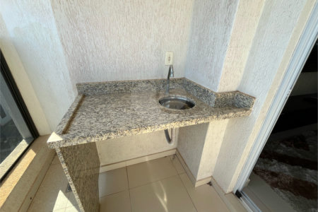 Apartamento mobiliado com 2 dormitórios sendo 1 suíte