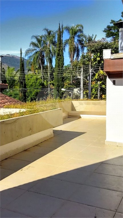Sobrado à venda com 5 quartos, sendo 1 suíte, em Vila Esperia Ou Giglio, Atibaia, SP