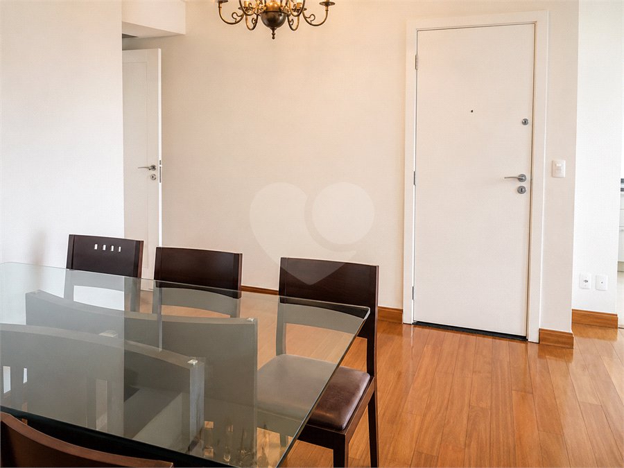 Apartamento à venda com 3 quartos, sendo 1 suíte, em Jardim das Acácias, São Paulo, SP