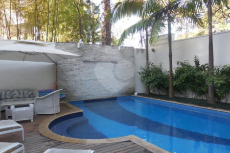Casa à venda ou para alugar com 4 suítes no condomínio Villa Imperial, São Paulo - SP
