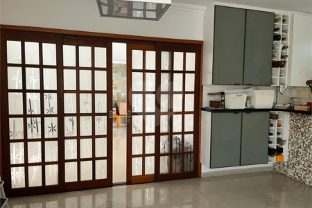 Sobrado à venda com 4 quartos, sendo 1 suíte,  em Vila Cordeiro, São Paulo, SP