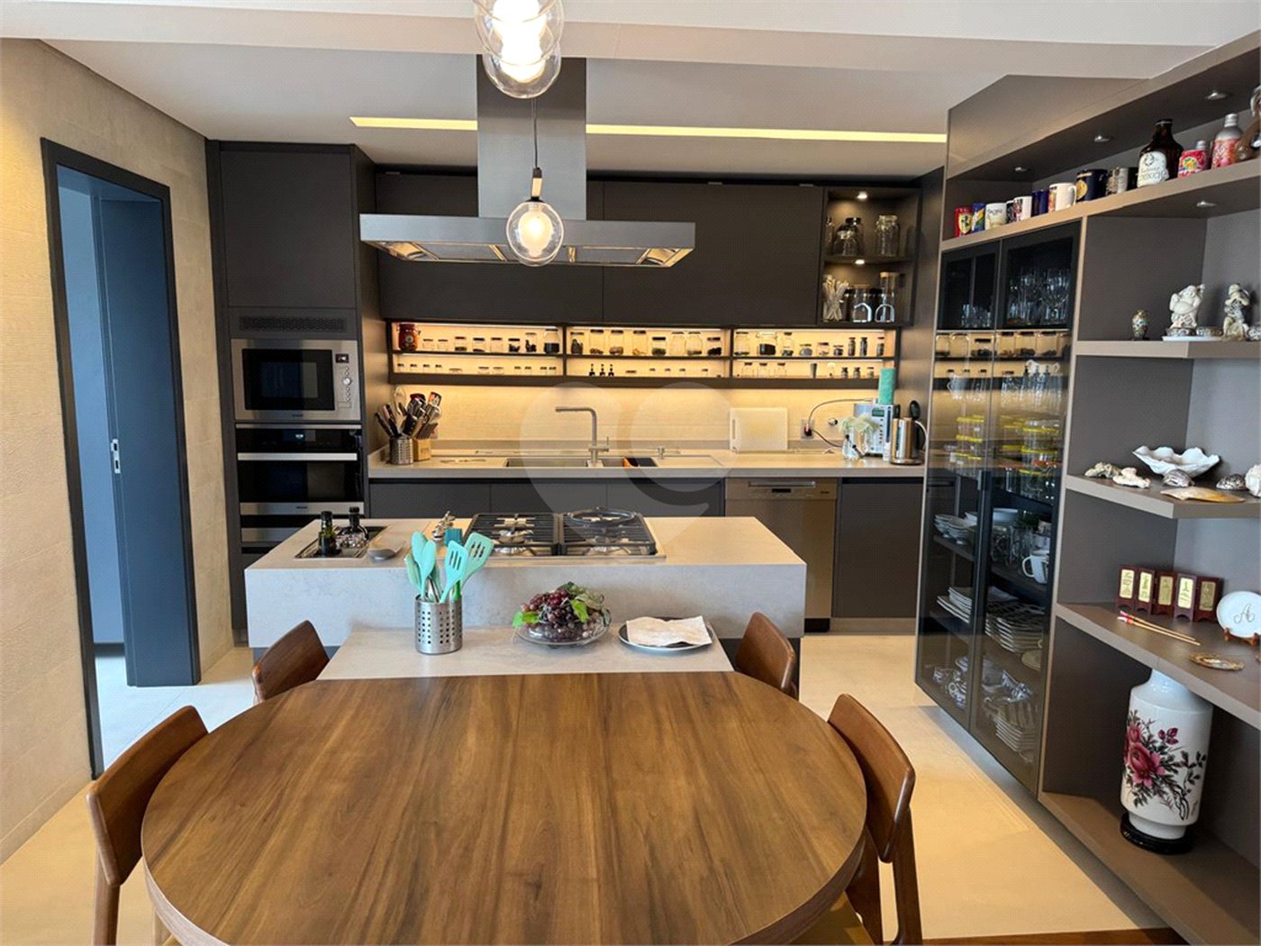 Apartamento à venda com 3 quartos, sendo 2 suítes, em Vila Mariana, São Paulo, SP