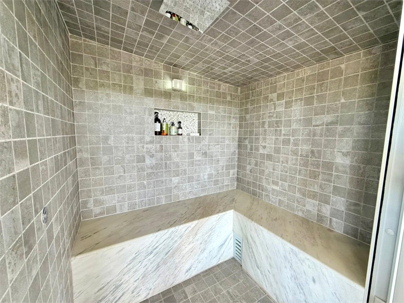 Casa à venda com 2 suítes em Loteamento de Chácaras Arumã, Sarapuí, SP