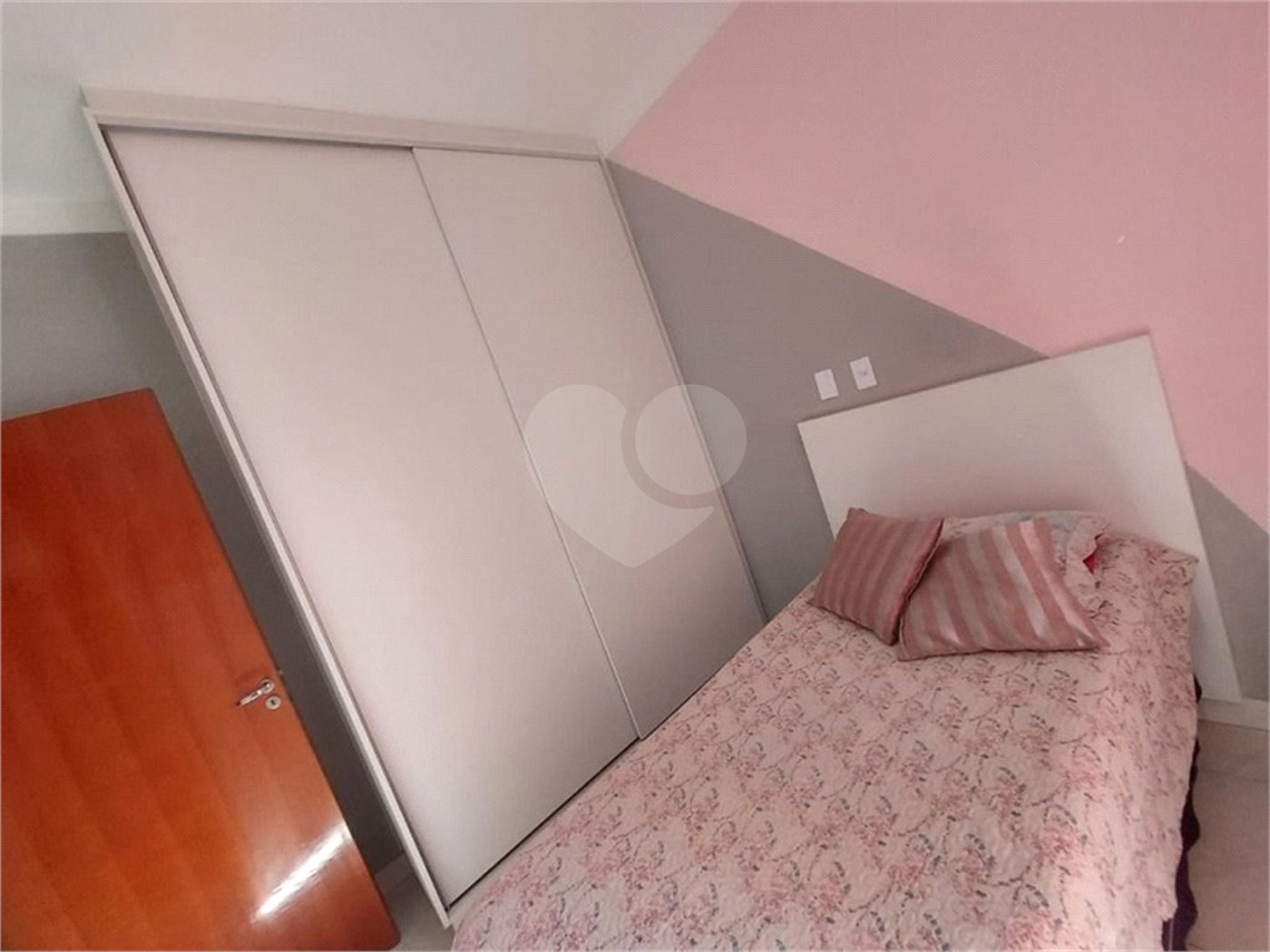 Casa à venda com 3 quartos, sendo 1 suíte,  no condomínio Golden Park Residence II, Sorocaba - SP
