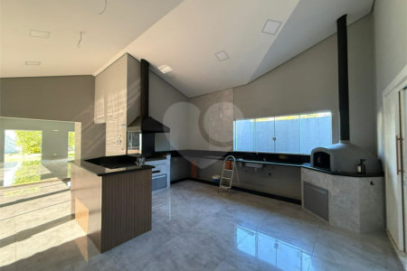 Casa alto padrão condomínio fechado em Atibaia com 4 suítes e ampla área de lazer, espaço gourmet, piscina, 6 vagas garagem