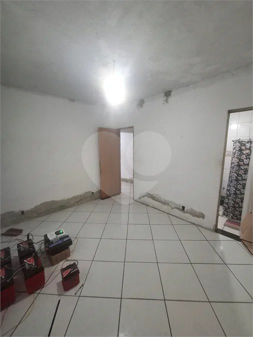 CASA LINEAR PRECISANDO DE REFORMA, 2 QUARTOS COM SUÍTE À VENDA, 121M² DE AREA CONSTRUIDA- CAMPO GRANDE