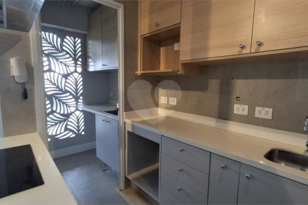 Apartamento com 2 vagas no Campo Belo