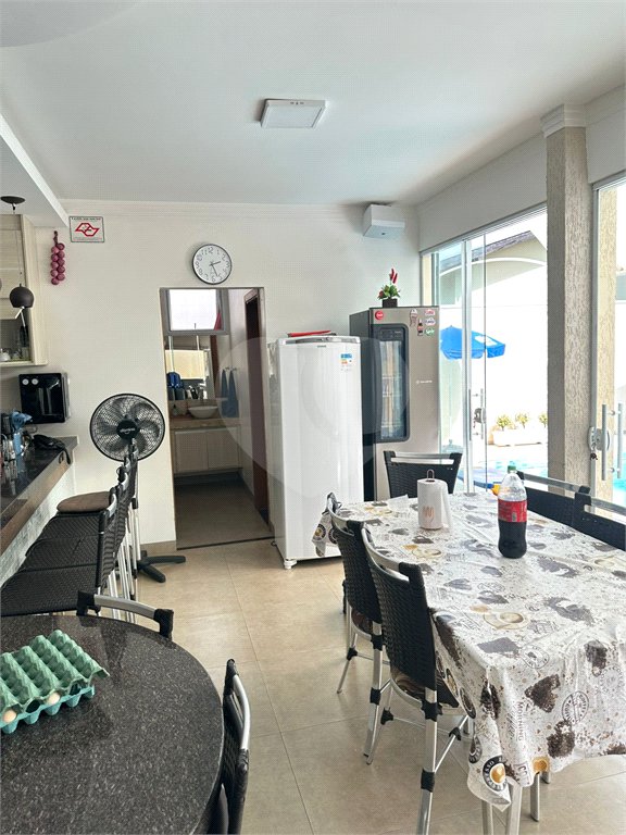Sobrado à venda com 4 quartos, sendo 3 suítes, em Jardim Residencial Maggiore, Araraquara, SP