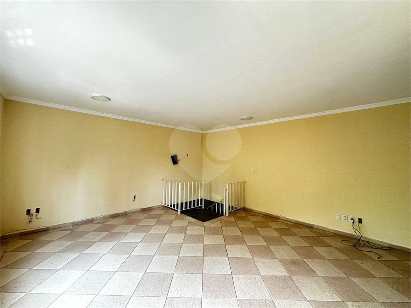 Sobrado à venda com 4 quartos, sendo 3 suítes,  em Vila Áurea, Poá, SP