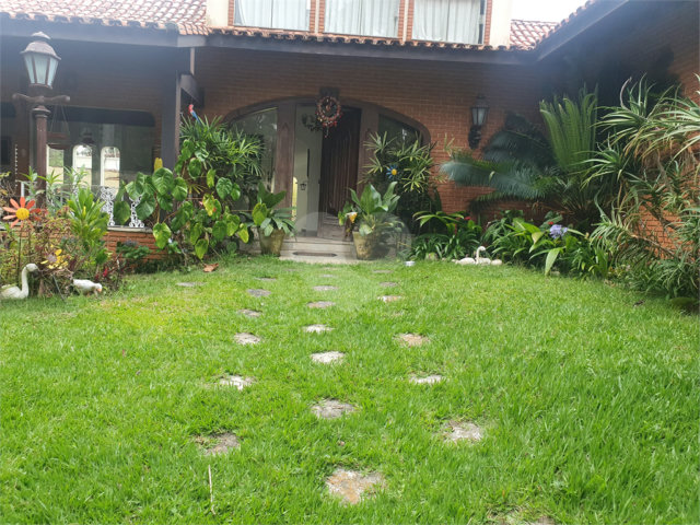 Casa à venda com 4 quartos, sendo 1 suíte,  em Interlagos, São Paulo, SP