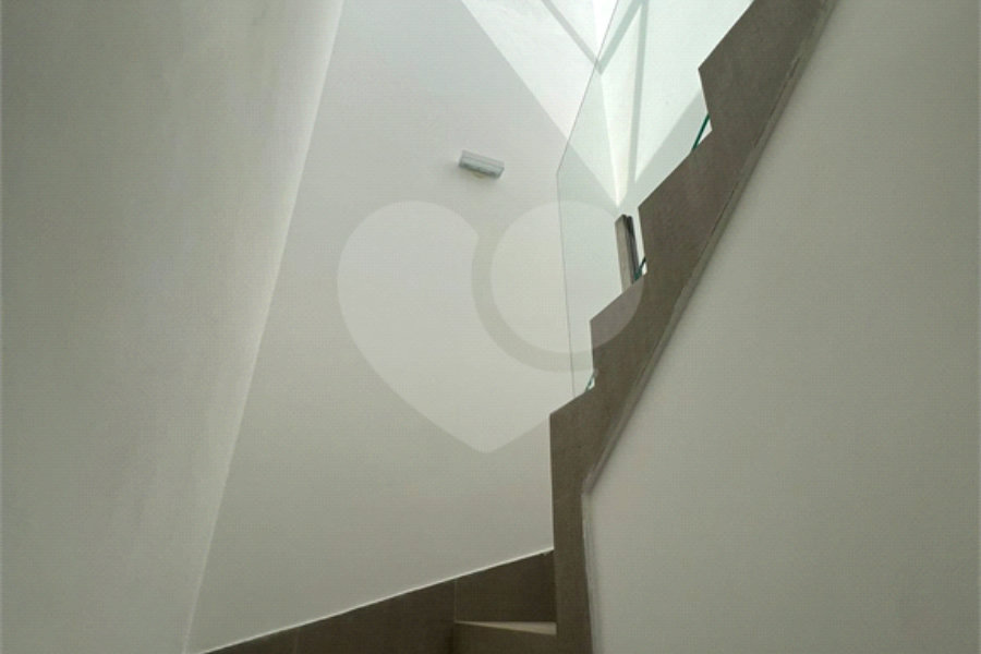 Casa à venda com 4 quartos, sendo 2 suítes, no condomínio Residencial Floresta, São Paulo - SP