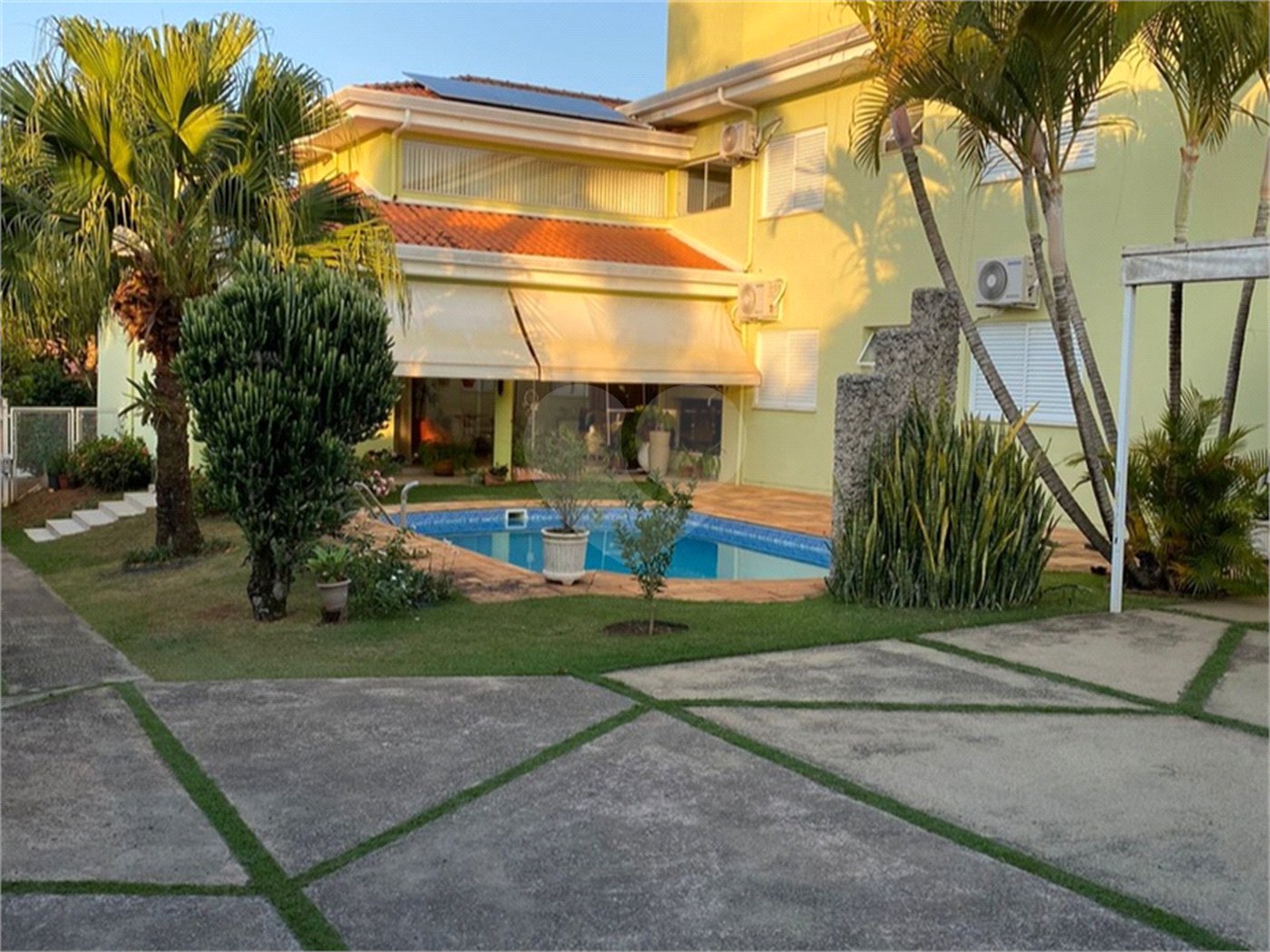 Casa à venda com 4 suítes no condomínio Portal do Sabiá, Araçoiaba da Serra - SP