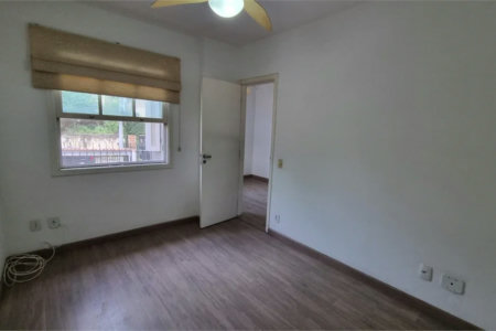 Casa à venda com 3 quartos, sendo 1 suíte, no condomínio Residencial Villagio, São Paulo - SP