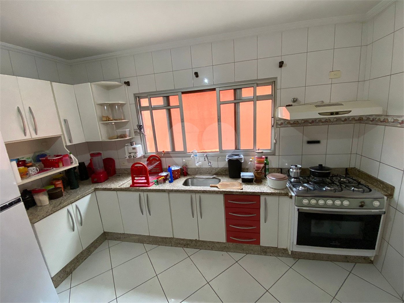 Sobrado à venda com 3 quartos, sendo 1 suíte, em Jardim dos Ipês, Suzano, SP