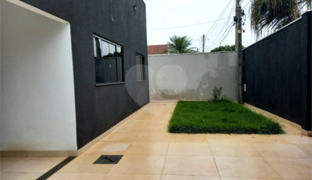 Casa à venda com 3 quartos, sendo 1 suíte,  em Vila Santa Catarina, Dourados, MS