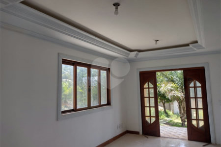 Casa à venda com 5 quartos, sendo 3 suítes, em Vila Verde, Armação dos Búzios, RJ