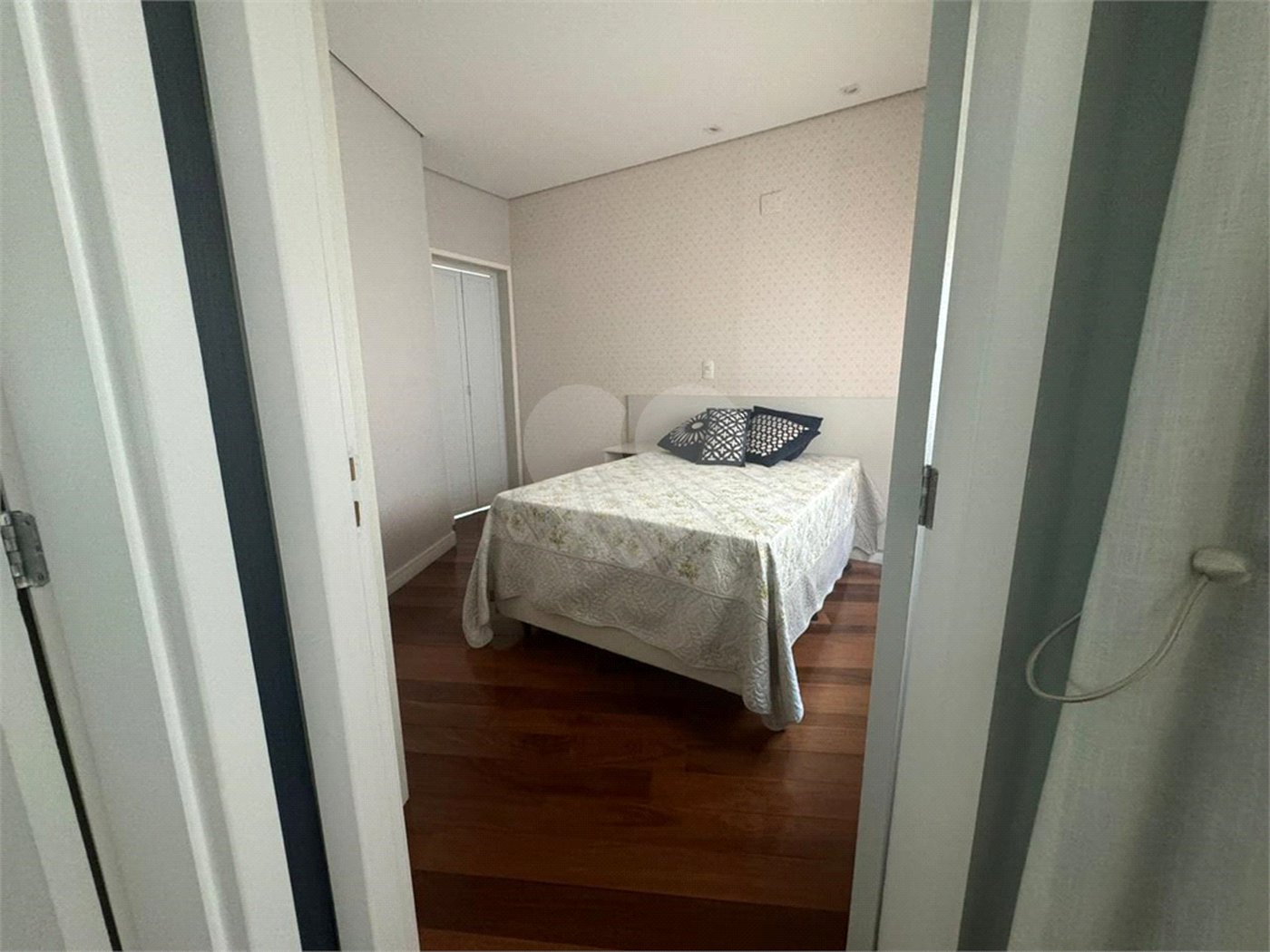 Sobrado à venda com 5 quartos, sendo 3 suítes, em Vila Nivi, São Paulo, SP