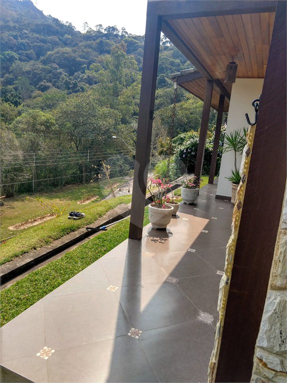 Casa à venda com 5 quartos, sendo 1 suíte, no condomínio Canada Village, Mairiporã - SP
