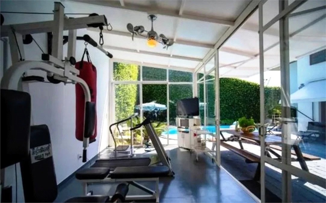 Casa à venda com 5 quartos, sendo 2 suítes, em Jardim Everest, São Paulo, SP