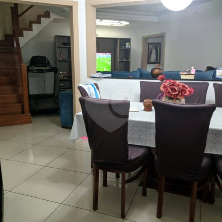 Sobrado à venda com 3 quartos, sendo 1 suíte,  em Jardim Vitória, Suzano, SP