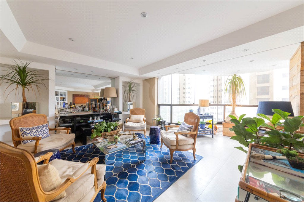 Apartamento à venda com 3 quartos, sendo 2 suítes, em Itaim Bibi, São Paulo, SP