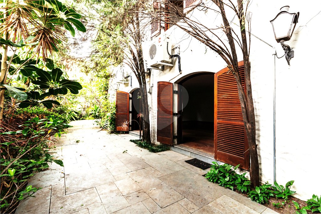 Casa à venda com 4 quartos, sendo 1 suíte, em Jardim das Bandeiras, São Paulo, SP