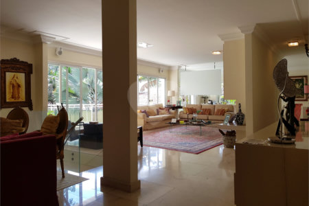 Casa à venda com 5 suítes em Jardim Marajoara, São Paulo, SP