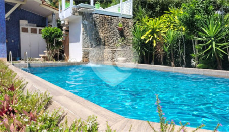 Casa à venda com 4 quartos, sendo 2 suítes, no Centro, Santa Cruz Cabrália, BA