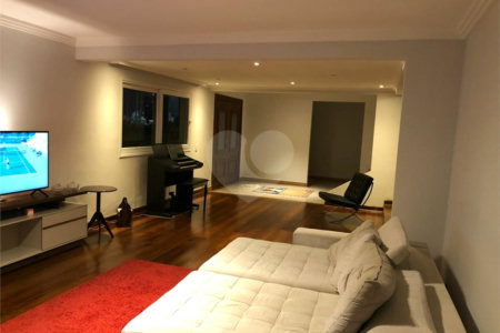 Casa à venda com 5 suítes em Paraisópolis, São Paulo, SP