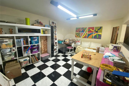 Casa Térrea à venda com 3 quartos, sendo 1 suíte, em Vila Nivi, São Paulo, SP