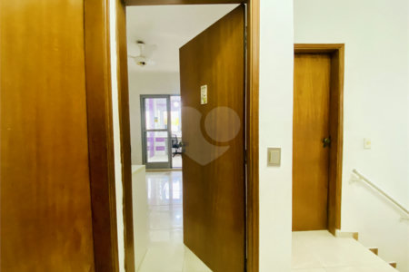 Sobrado à venda com 4 quartos, sendo 1 suíte, em Vila Gilda, Santo André, SP