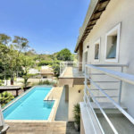 Casa à venda com 4 quartos, sendo 3 suítes, no condomínio Vilarejo, Carapicuíba - SP