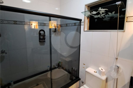 Sobrado à venda com 4 quartos, sendo 2 suítes, em Vila José Bonifácio, Araraquara, SP