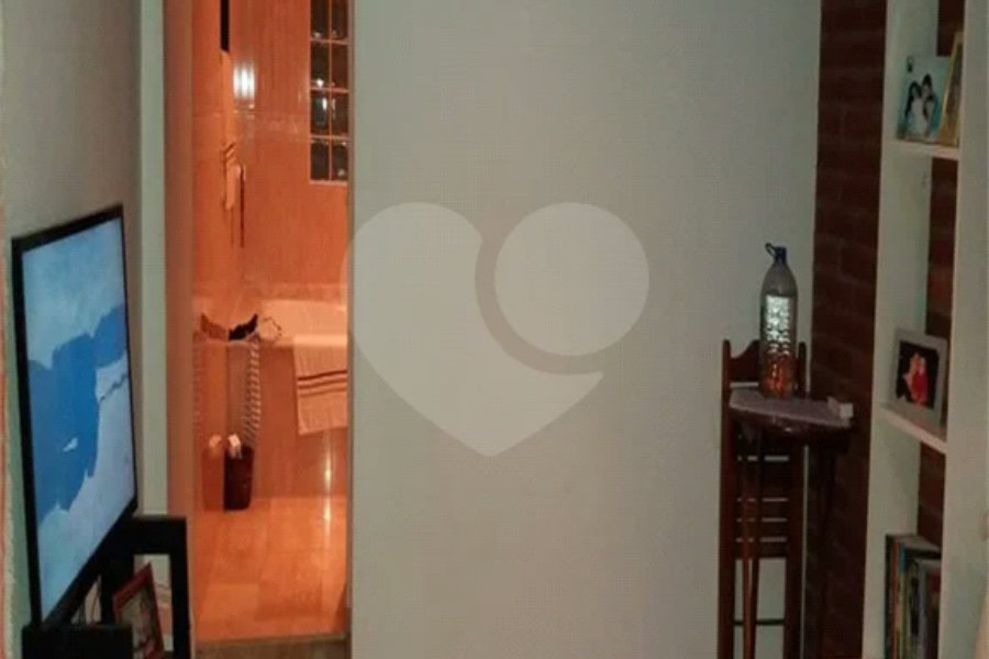 Sobrado à venda com 4 quartos, sendo 3 suítes, em Vila Irmãos Arnoni, São Paulo, SP