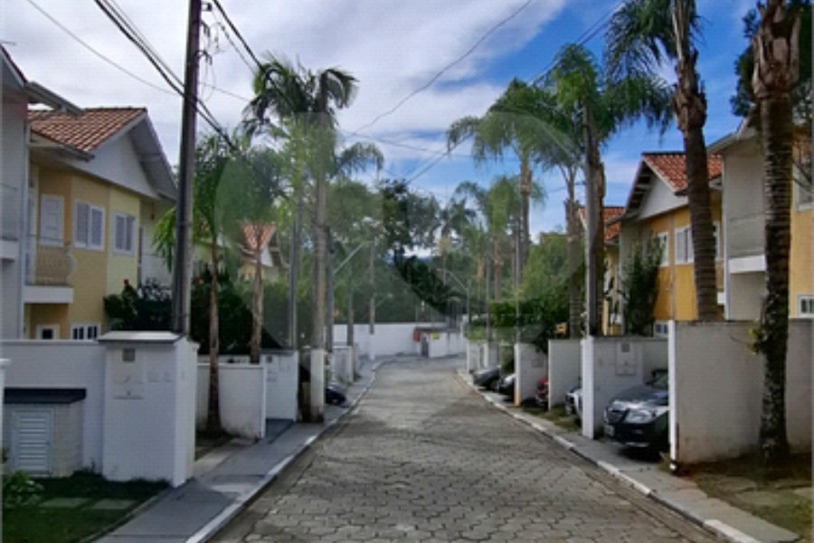 Casa à venda com 2 suítes no condomínio Village Palmas, São Paulo - SP
