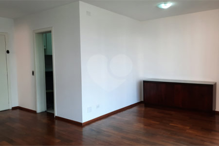 Apartamento à venda com 3 quartos, sendo 1 suíte, em Jardim Marajoara, São Paulo, SP