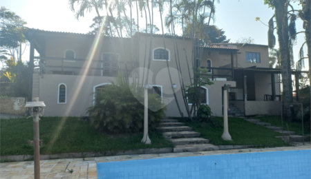 Casa à venda com 7 suítes em Palmeiras, Mairiporã, SP