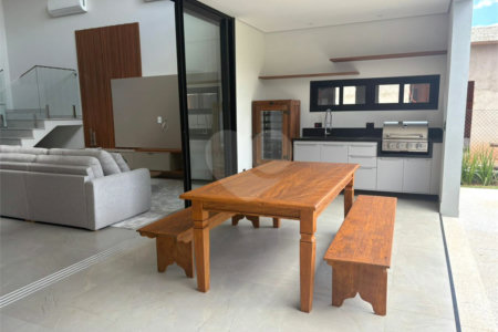Casa à venda com 4 suítes no condomínio Portal dos Bandeirantes, Salto - SP