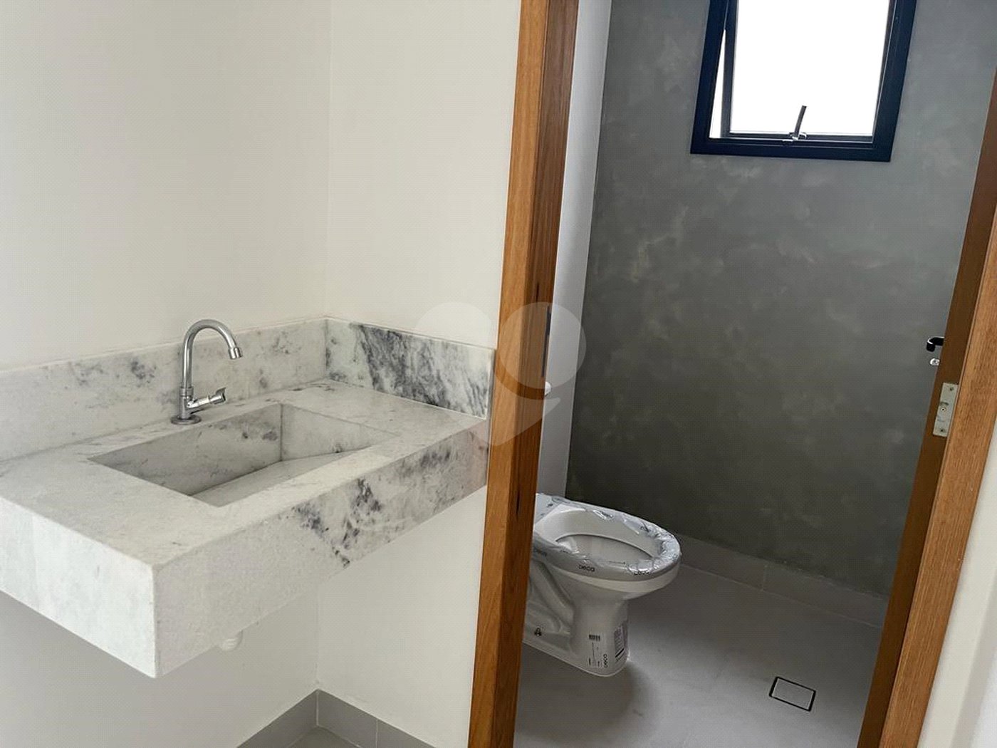 Sobrado à venda com 2 quartos, sendo 1 suíte, em Arujamérica, Arujá, SP